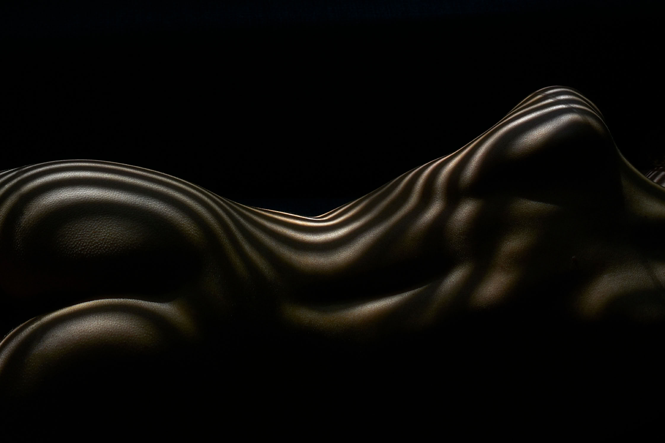 Sahara – fine art photography artwork by RAN ART, blending the human form with desert-inspired warmth, silence and poetic atmosphere.